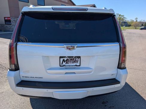 Used 2019 Cadillac Escalade ESV Platinum AWD/4WD image 9