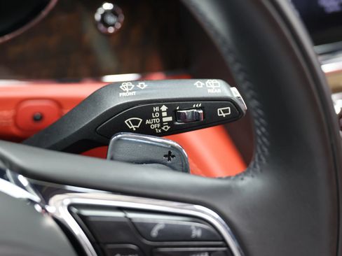 Used 2022 Bentley Bentayga AWD/4WD image 31
