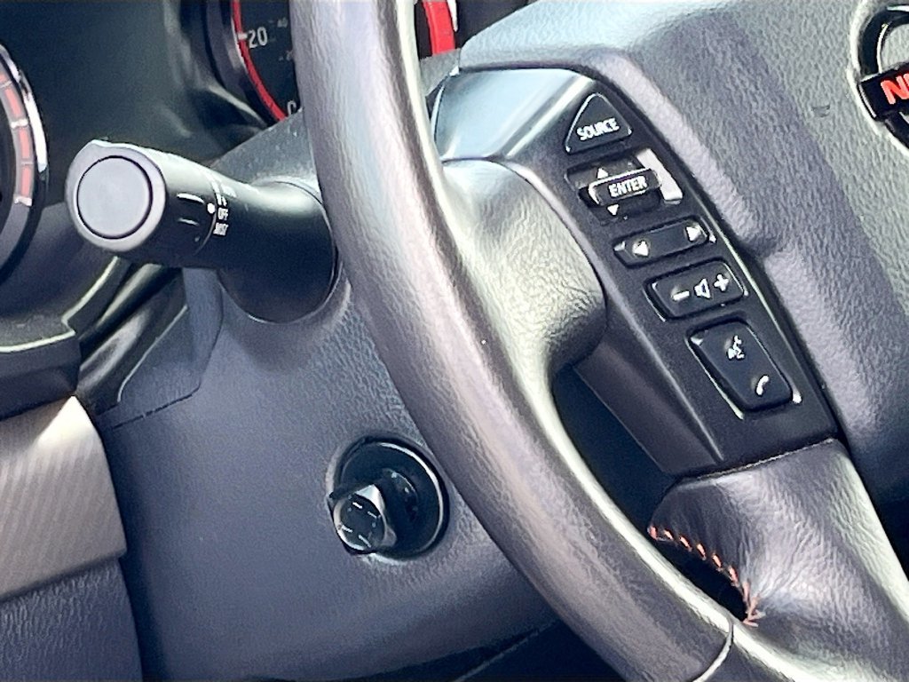 Used 2022 Nissan Titan PRO-4X w/ Pro-4x Convenience Package AWD/4WD image 10