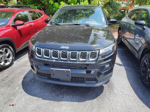 Used 2025 Jeep Compass Latitude AWD/4WD image 7