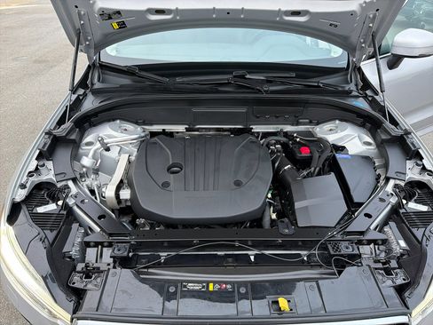 Used 2022 Volvo XC60 B5 Momentum w/ Climate Package image 31