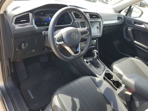 Used 2023 Volkswagen Tiguan SE FWD image 4