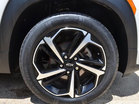 Used 2022 Chevrolet TrailBlazer RS w/ Sun and Liftgate Package AWD/4WD image 17