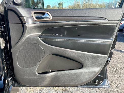 Used 2017 Jeep Grand Cherokee Limited image 32