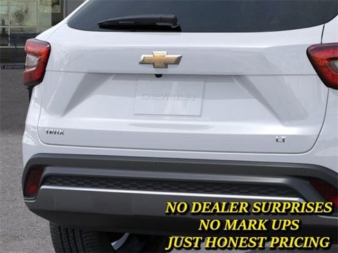 New 2026 Chevrolet Trax LT w/ Driver Confidence Package image 14