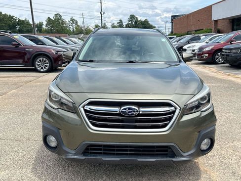 Used 2018 Subaru Outback 3.6R Touring AWD/4WD image 2