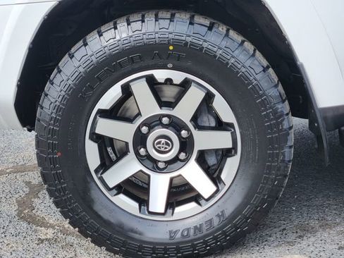 Certified 2024 Toyota 4Runner TRD Off-Road Premium image 9