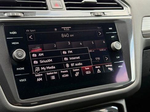 Used 2022 Volkswagen Tiguan SEL R-Line image 29