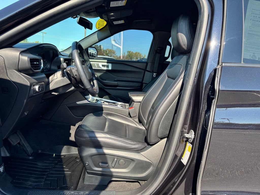 Used 2020 Ford Explorer XLT w/ Equipment Group 202A AWD/4WD image 15