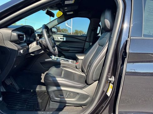Used 2020 Ford Explorer XLT w/ Equipment Group 202A AWD/4WD image 15