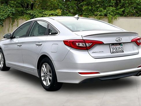 Used 2016 Hyundai Sonata SE FWD image 4