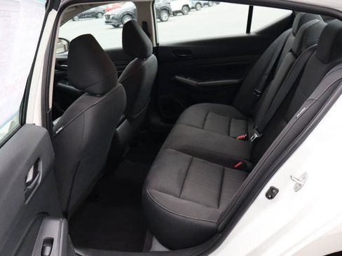Used 2025 Nissan Altima 2.5 SV FWD image 4