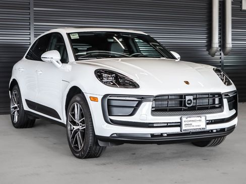 Used 2025 Porsche Macan image 7