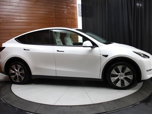 Used 2023 Tesla Model Y Long Range AWD/4WD image 14