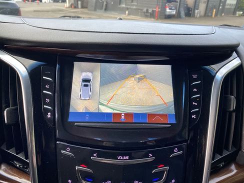 Used 2019 Cadillac Escalade ESV Luxury AWD/4WD image 24