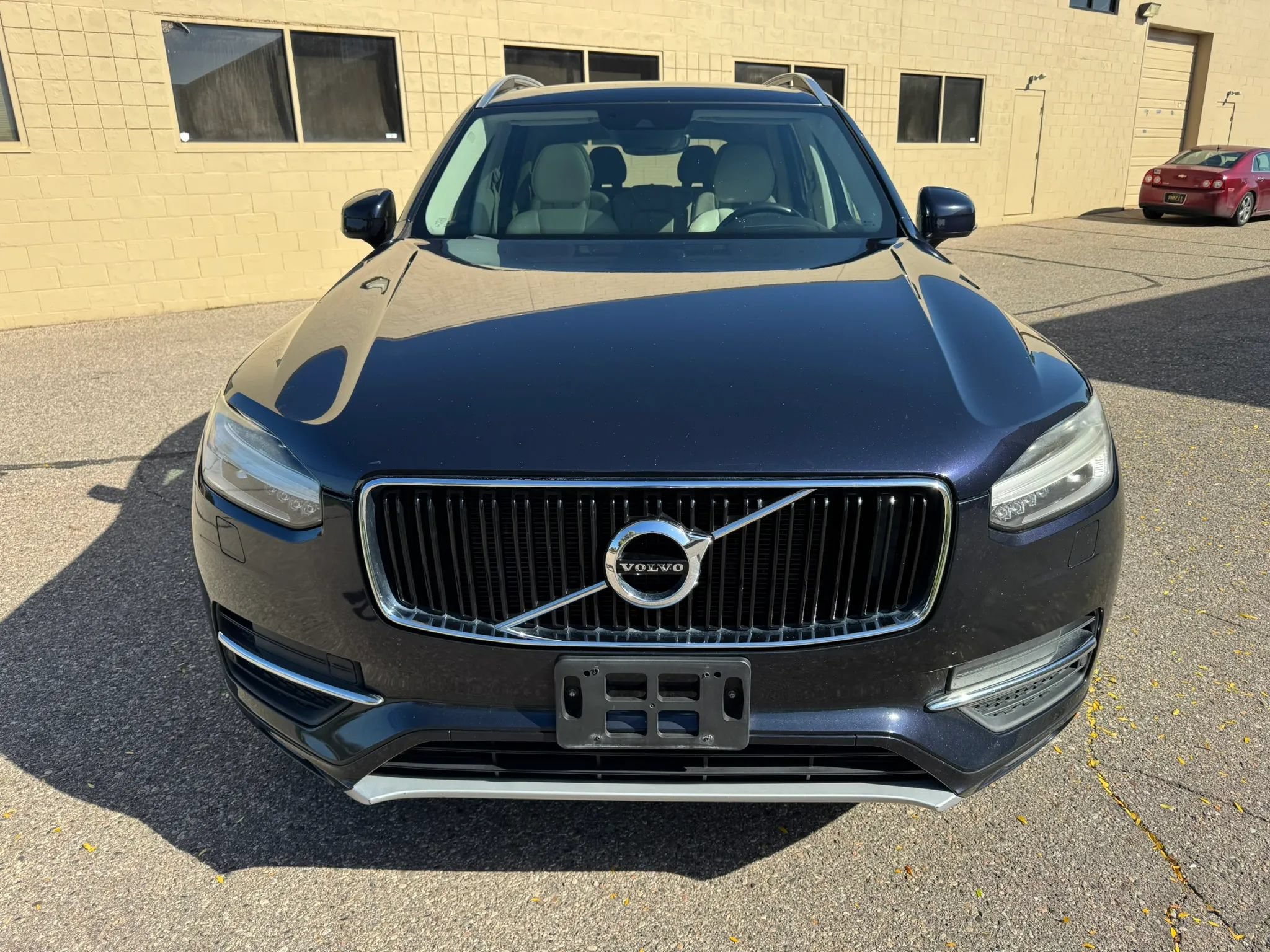 Used 2016 Volvo XC90 T6 Momentum w/ Momentum Plus Package AWD/4WD image 2