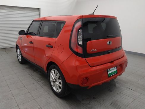 Used 2017 Kia Soul + image 5