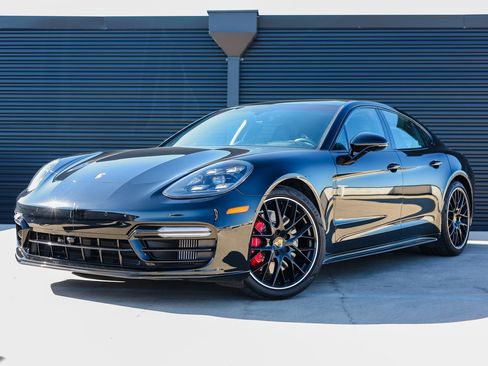 Certified 2019 Porsche Panamera GTS image 1