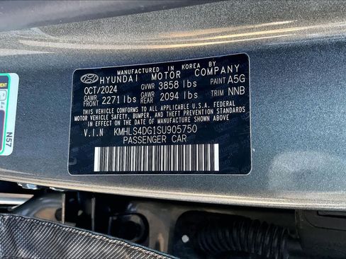 Certified 2025 Hyundai Elantra SEL FWD image 34