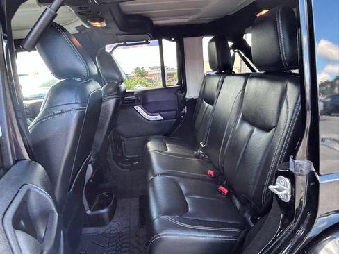 Used 2015 Jeep Wrangler Unlimited Rubicon AWD/4WD image 17
