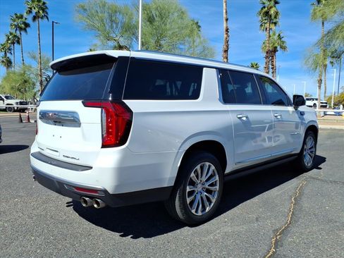 Used 2022 GMC Yukon XL Denali w/ Denali Premium Package image 5