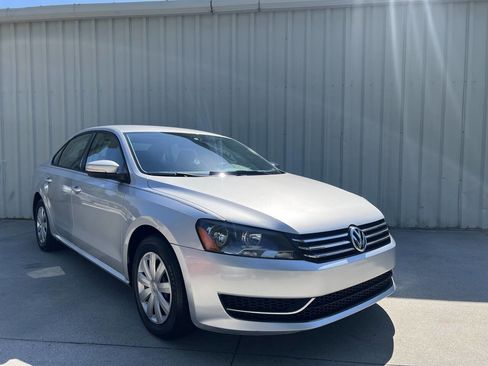 Used 2013 Volkswagen Passat 2.5 S FWD image 1
