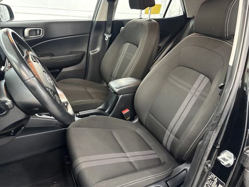 Used 2022 Hyundai Venue SEL image 13