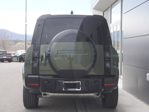 New 2026 Land Rover Defender 130 X-Dynamic SE image 6