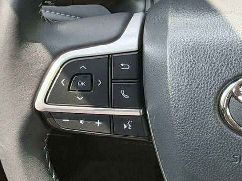 Certified 2025 Toyota Highlander LE FWD image 12