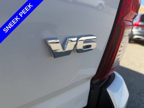 Used 2018 Toyota Tacoma TRD Sport w/ Technology Package AWD/4WD image 9