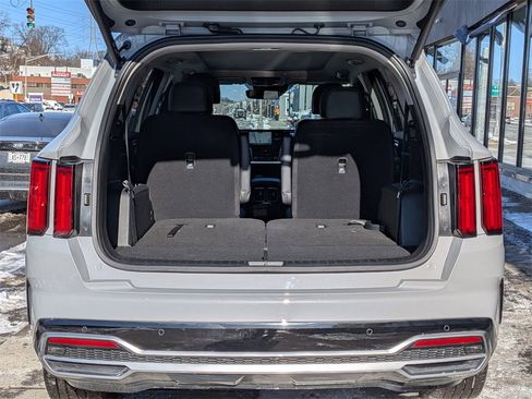 Certified 2022 Kia Sorento SX image 8