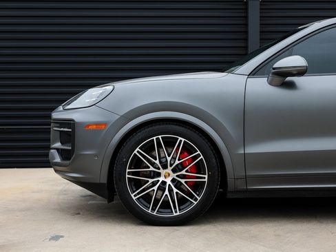 Certified 2024 Porsche Cayenne S image 11