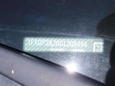 Used 2016 Ford Focus SE w/ SE Cold Weather Package image 9