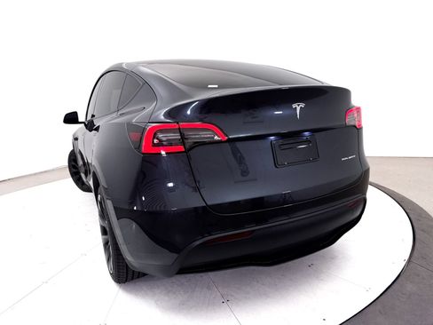 Used 2024 Tesla Model Y Long Range AWD/4WD image 8