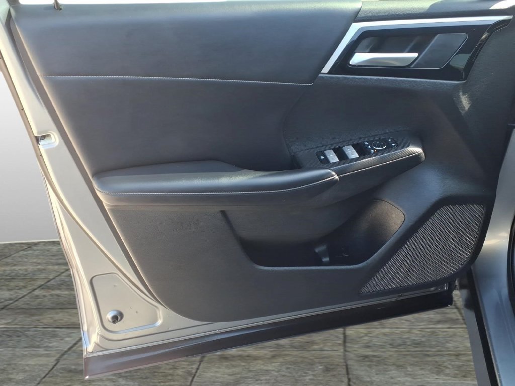 Used 2023 Mitsubishi Outlander SE FWD image 11
