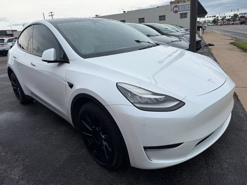 Used 2021 Tesla Model Y Long Range AWD/4WD image 17