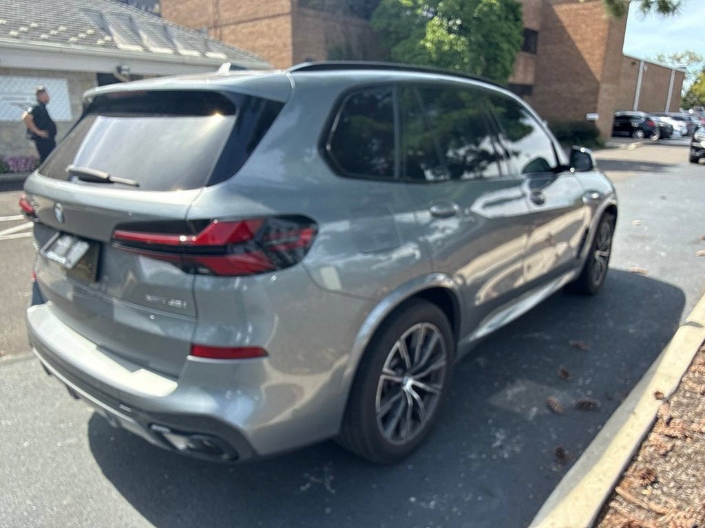Used 2025 BMW X5 xDrive40i w/ M Sport Package AWD/4WD image 6