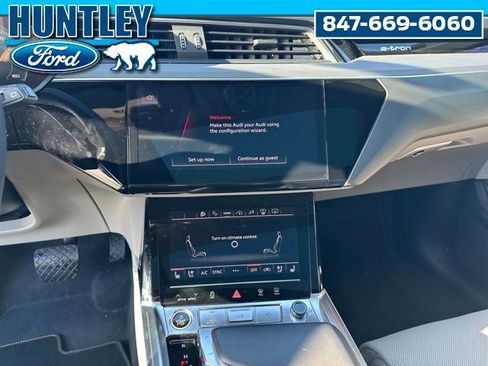 Used 2024 Audi Q8 e-tron Prestige image 24