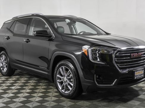 Used 2023 GMC Terrain SLT image 11