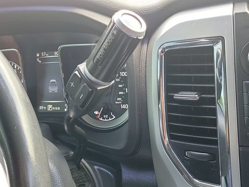 Used 2017 Nissan Titan PRO-4X w/ Pro-4x Convenience Package AWD/4WD image 36