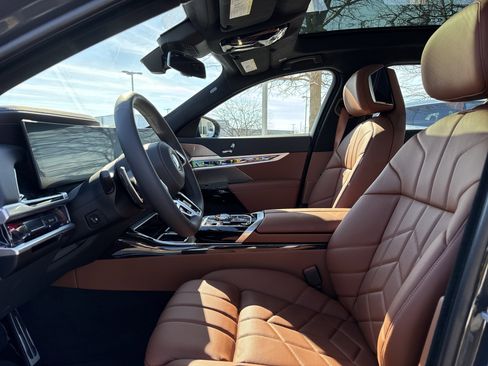 New 2026 BMW 750e xDrive w/ Luxury Rear Seating Package image 10