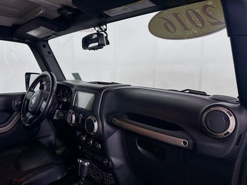 Used 2016 Jeep Wrangler Unlimited Sahara AWD/4WD image 27