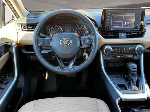 Used 2021 Toyota RAV4 LE image 8
