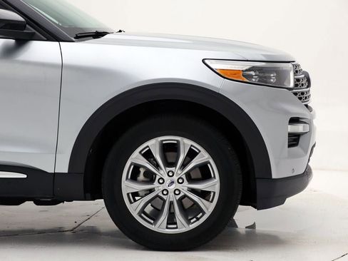 Used 2023 Ford Explorer Limited image 4