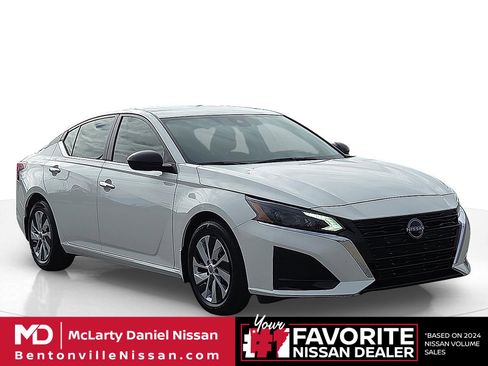 Used 2024 Nissan Altima 2.5 S image 1