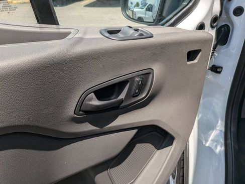 New 2026 Ford Transit 250 148 Medium Roof RWD image 18