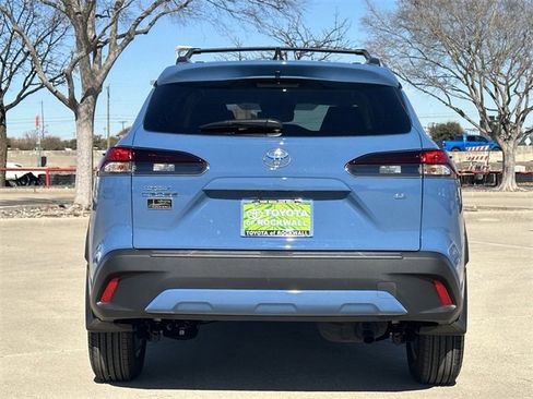 Used 2026 Toyota Corolla Cross LE image 4