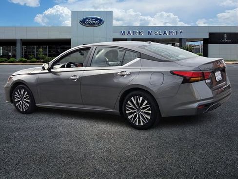 Used 2024 Nissan Altima 2.5 SV image 3