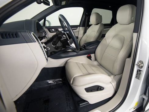 Certified 2023 Porsche Cayenne S Platinum AWD/4WD image 5