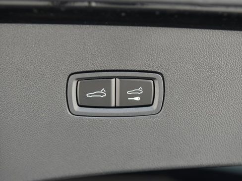 Certified 2025 Porsche Cayenne image 18